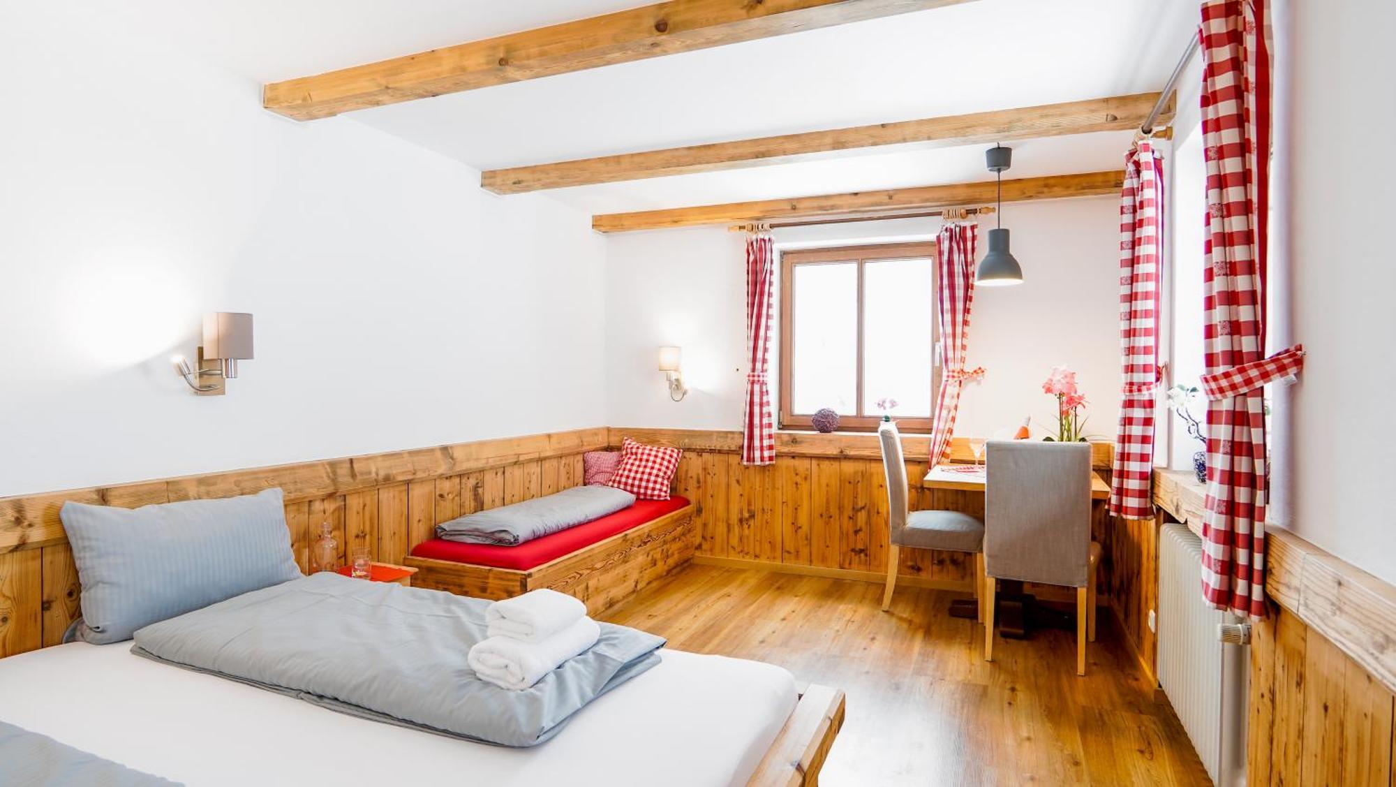 Landgasthof Zum Papyrer - Erholung Im Urlaubsgebiet Lenggries Room photo