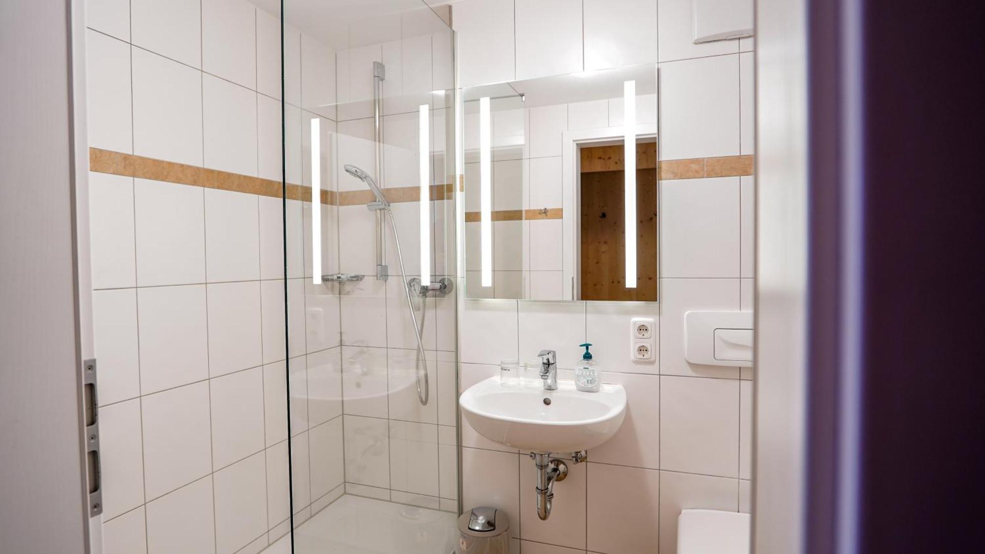 Landgasthof Zum Papyrer - Erholung Im Urlaubsgebiet Lenggries Room photo
