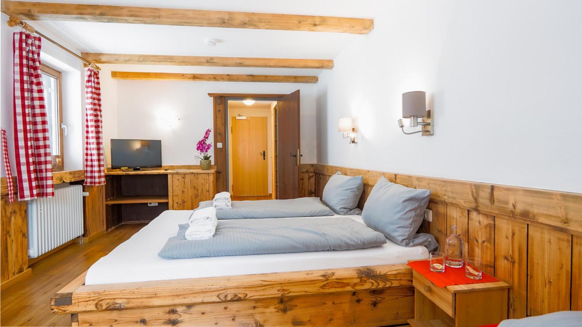 Landgasthof Zum Papyrer - Erholung Im Urlaubsgebiet Lenggries Room photo